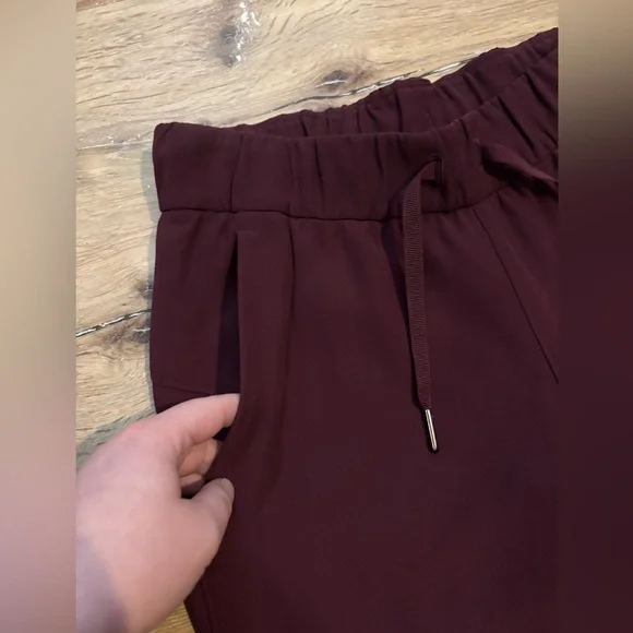 Lululemon On the Fly Jogger *Woven in Cassis NWT